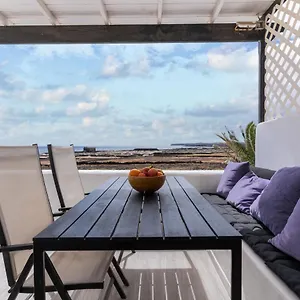 https://casa-salinas-del-mar.in-canary-islands.com