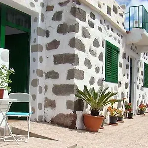 https://las-casillas-de-tasarte.in-canary-islands.com